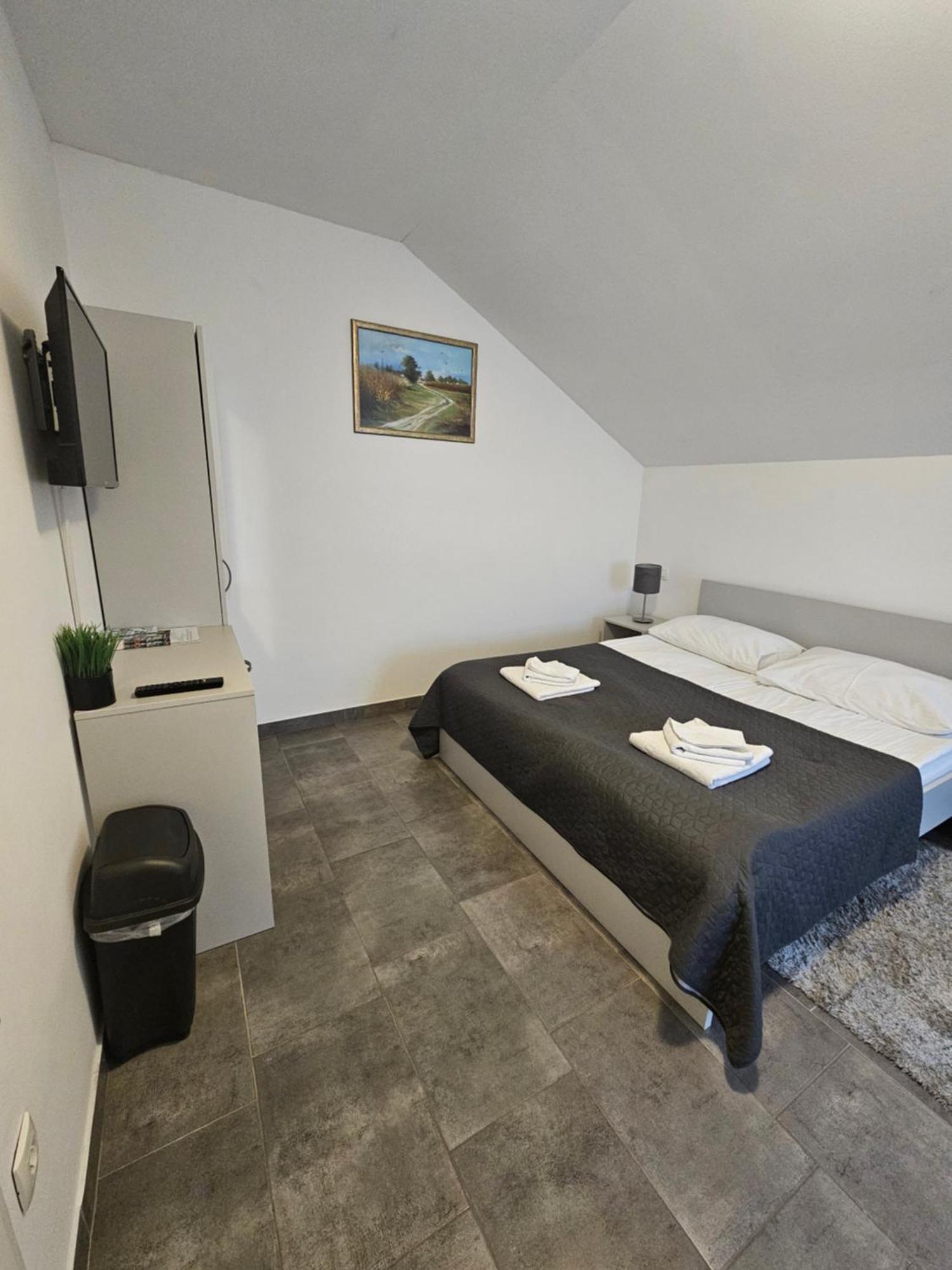 Filipovic Rent A Car & Apartments Selnica Scitarjevska ภายนอก รูปภาพ