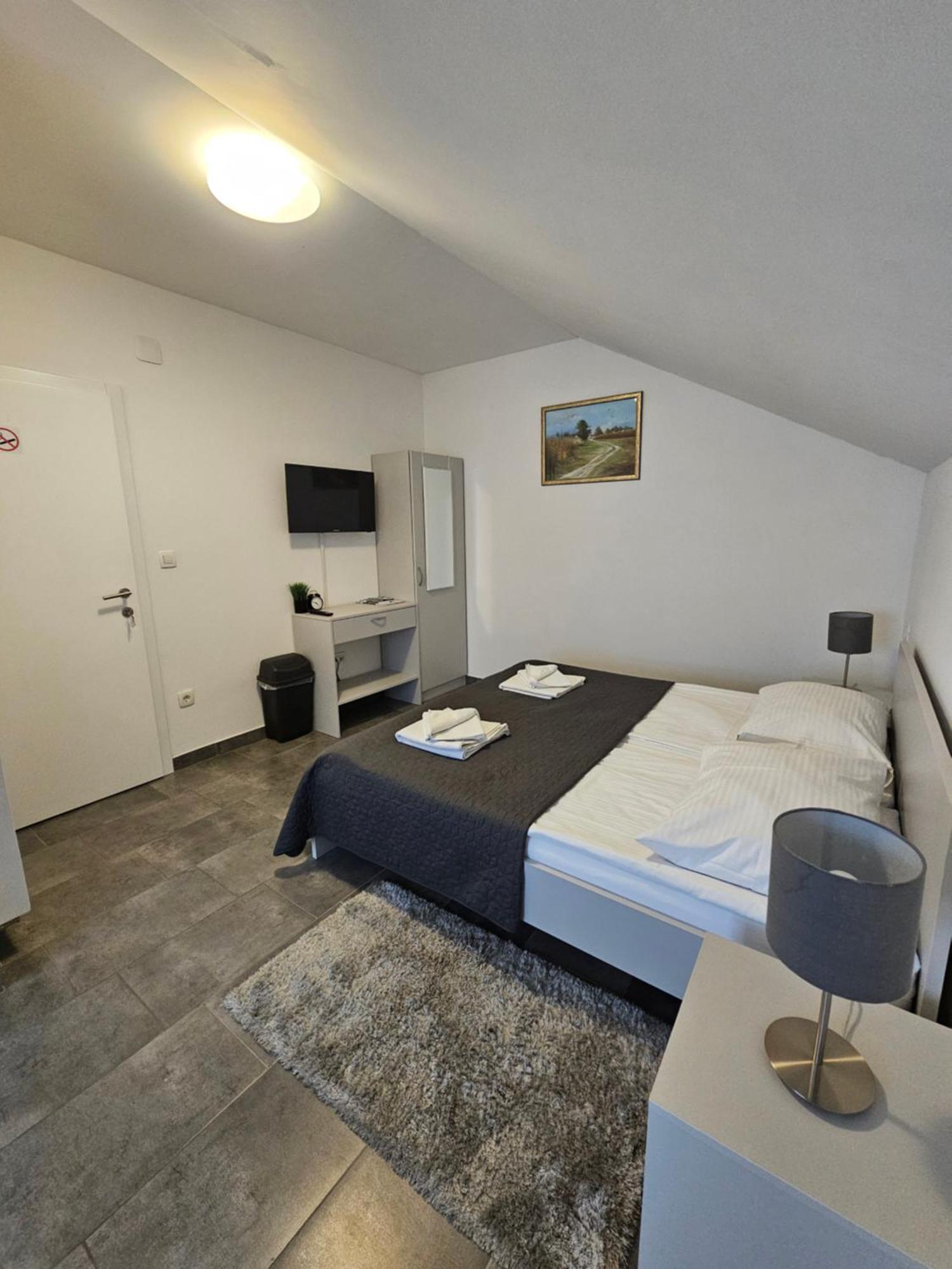 Filipovic Rent A Car & Apartments Selnica Scitarjevska ภายนอก รูปภาพ