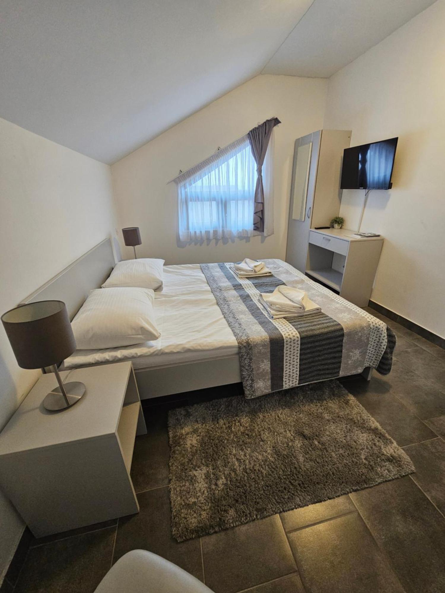 Filipovic Rent A Car & Apartments Selnica Scitarjevska ภายนอก รูปภาพ